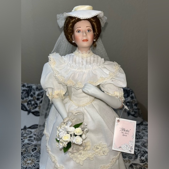 Flora Bride Classic Doll, Porcelain Bride Of The Century 1900s by Ellen Williams - Picture 3 of 17
